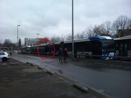 Bus rijdt tegen voorganger op (2011-01-22 @ 14:01)