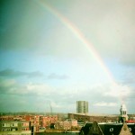 Mooie regenboog; de goudpot staat in het torentje van Lloyd Hotel - 2011-12-12 @ 13:22